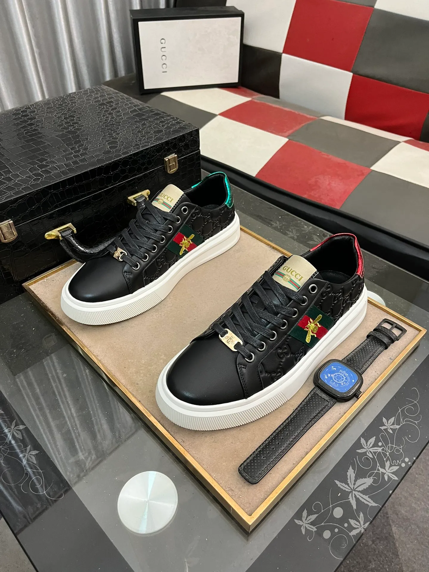 Men's shoes💰400⌚️⌚️[GUCCI] Gucci men's casual shoes are absolutely popular🔥The ultimate matching item for trendy men! The charm of super texture is irresistible, the main recommendation, the flower leather color is bright! The upper is made of high-quality cowhide + brand printed fabric, sheepskin feet, wear-resistant rubber sole, noble and elegant! Extremely comfortable🎁🎁You can be as handsome as you want💪 38-442️⃣colors available